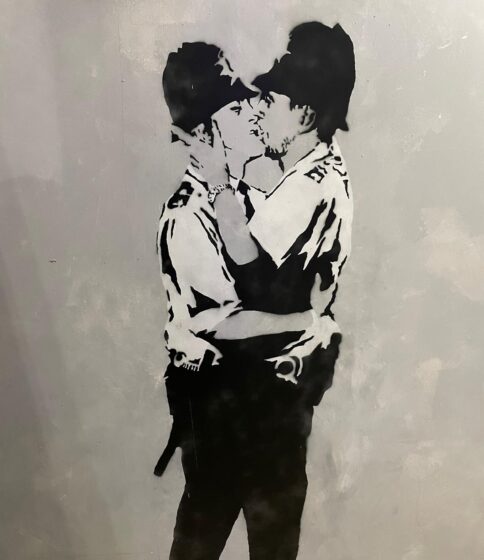 Kissing Coppers Banksy
